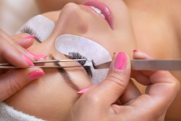 What To Know Before Getting Eyelash Extensions
